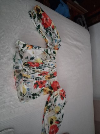 Blusa hombros descubiertos floral