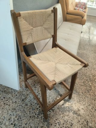 Taburete alto madera y esparto