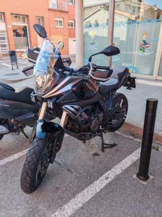 QJ Motor SRT 600SX 2025 Negra 2000km