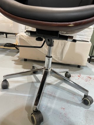 Silla de oficina giratoria de cuero
