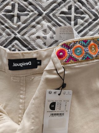 Pantalón Desigual Campana T38 Crema Bordado