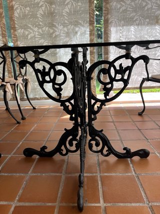 Mesa de jardín de hierro y cristal con 6 sillas