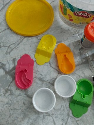 Play-Doh: Plastilina y moldes