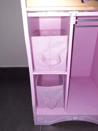 Cambiador de muñecas rosa con corona