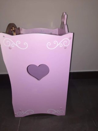Cambiador de muñecas rosa con corona