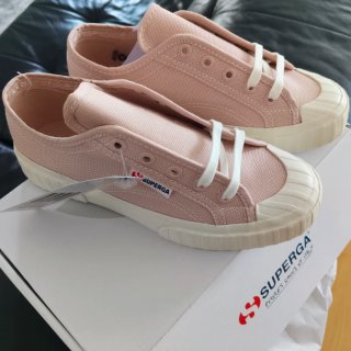 Zapatillas Superga rosas y blancas