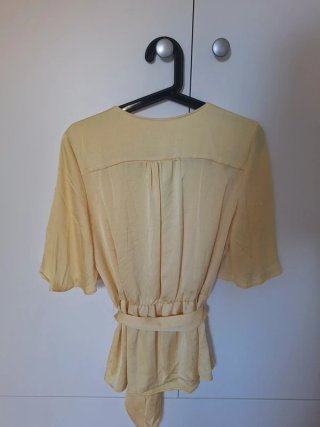 Blusa amarilla cruzada Mango lazada