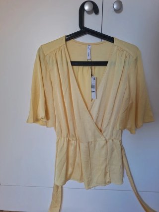 Blusa amarilla cruzada Mango lazada