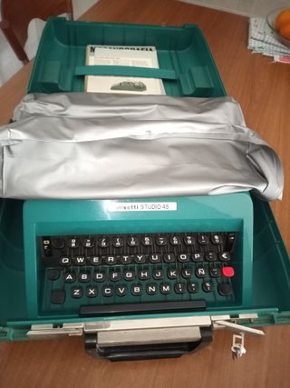 Máquina de escribir Olivetti Studio 45