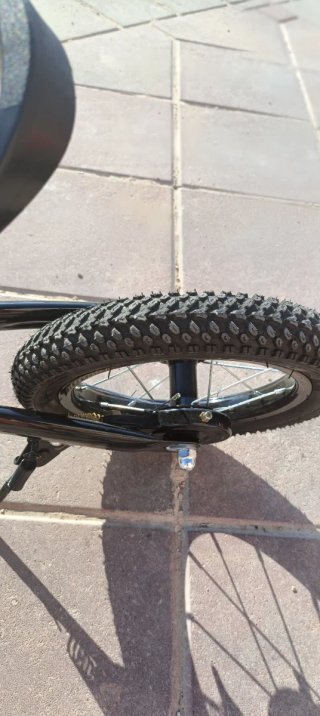 Bicicleta de equilibrio naranja
