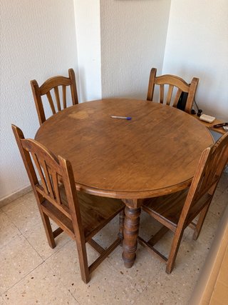 Mesa de comedor redonda de madera