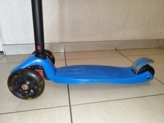 Patinete ajustable con ruedas led