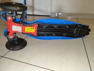 Patinete ajustable con ruedas led