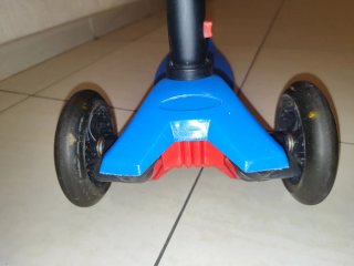 Patinete ajustable con ruedas led