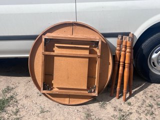 Mesa camilla redonda de madera