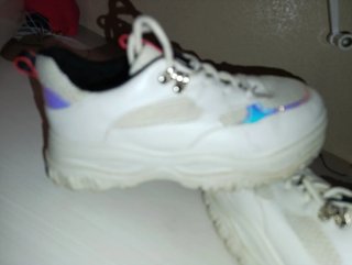 Zapatillas deportivas blancas y multicolor