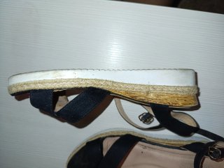 Sandalias negras de cuña