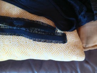 Body negro terciopelo con volantes