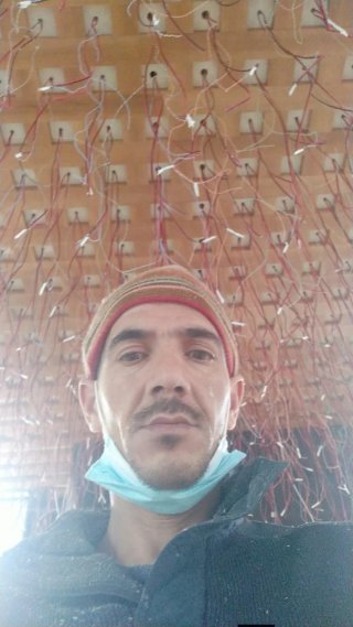 Mesas y taburetes de madera y todo tipo de muebles