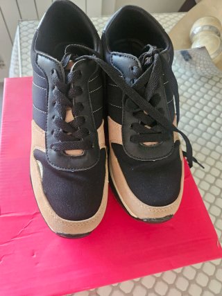 Zapatillas deportivas mujer beige y negro