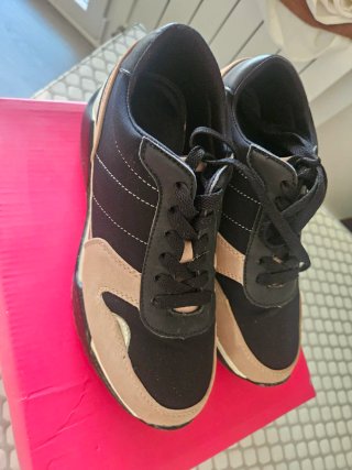 Zapatillas deportivas mujer beige y negro