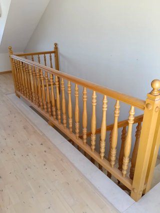 Barandilla de madera para escalera