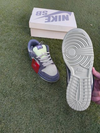 Nike Dunk SB x Supreme Gris Blanco