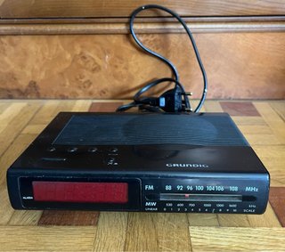Radio Despertador Aiwa Gris y Negro