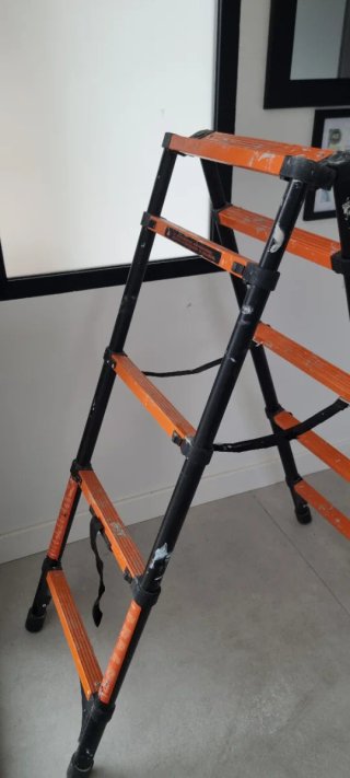 Escalera de mano plegable naranja