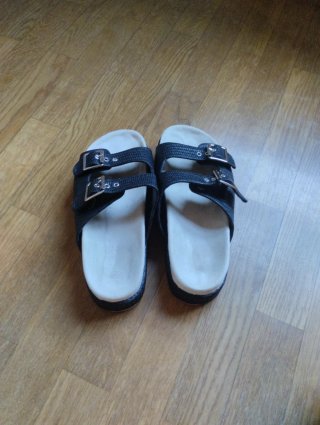 Sandalias plataforma negras y beige