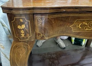Mueble recibidor antiguo con espejo