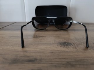 Gafas de sol Vogue negras y marrones