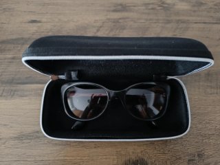 Gafas de sol Vogue negras y marrones