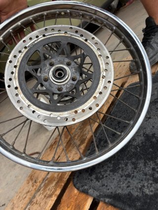 Llanta Moto 18, 6cm Ancho Precio no negociable