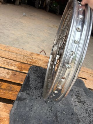 Llanta Moto 18, 6cm Ancho Precio no negociable