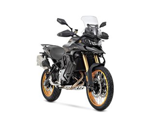 Voge 900 DSX.