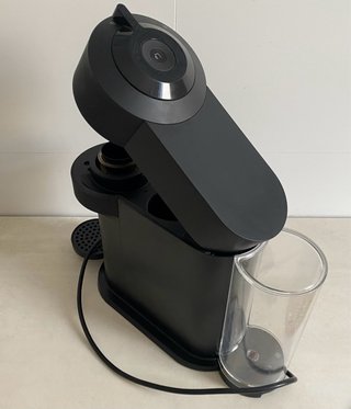 Cafetera Nespresso Negra