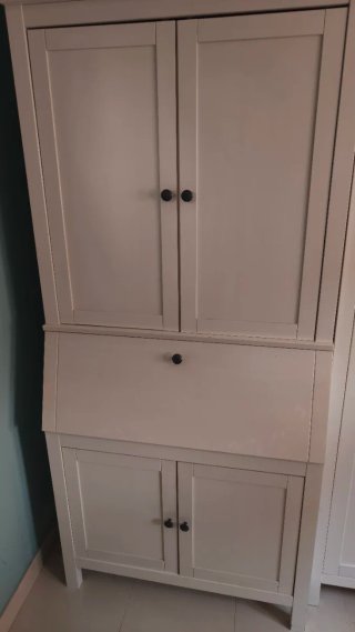 Secreter y vitrina Hemnes blanca Ikea