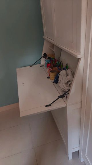 Secreter y vitrina Hemnes blanca Ikea
