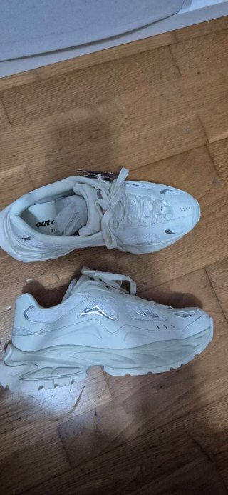 Tenis bershka Mujer Beige/Blanco Talla 39