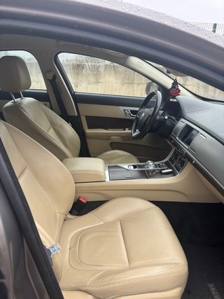 Jaguar XF 2012