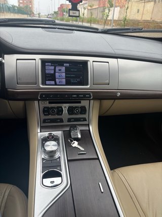 Jaguar XF 2012