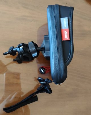 Soporte Móviles GIVI para Moto