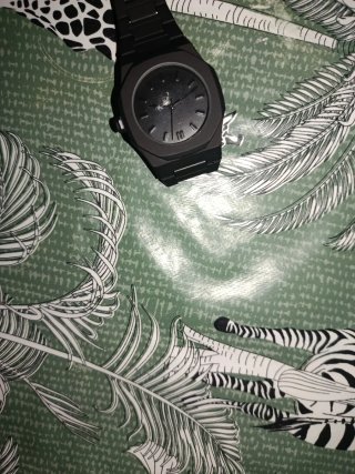 Reloj Negro Estilo Verano