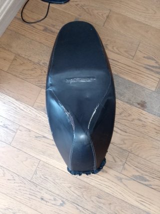 Asiento Piaggio Medley necesita tapizado