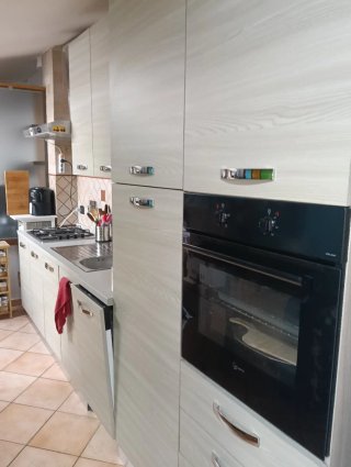 Cucina attrezzata beige/argento