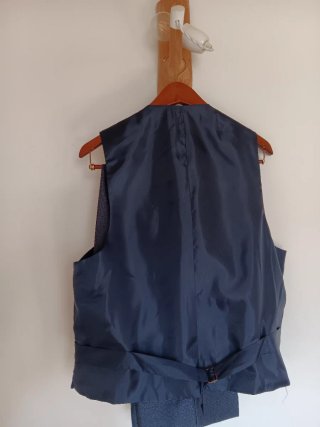 Traje de caballero azul marino satinado