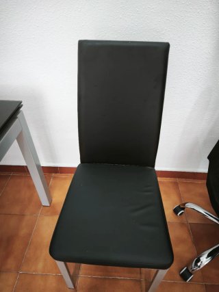 Mesa comedor cristal negro y metal gris con 4 sill