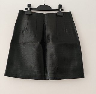 Lote Stradivarius: Falda Negra y Pantalón Marrón
