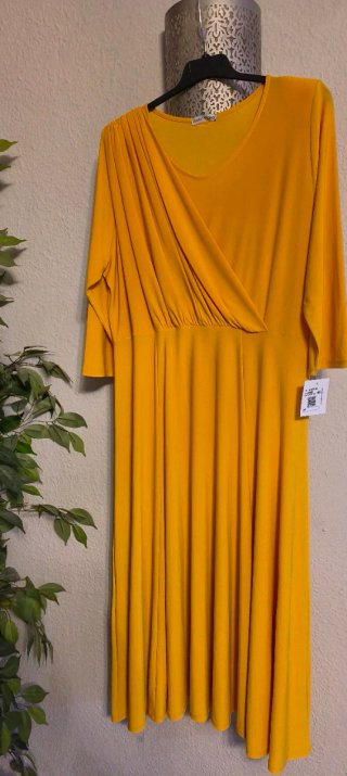 Vestidos y monos  de alta calidad con tallas y col